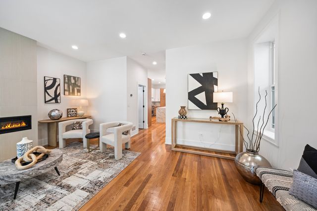 3414 N Hamilton Avenue, Chicago, IL 60618