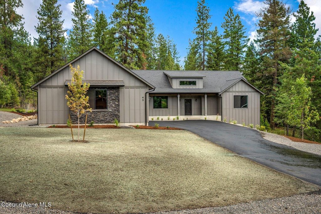 43 Parkland Ct, Blanchard, ID 83804