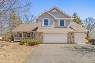 4955 Hillvale Avenue N, Oakdale, MN 55128
