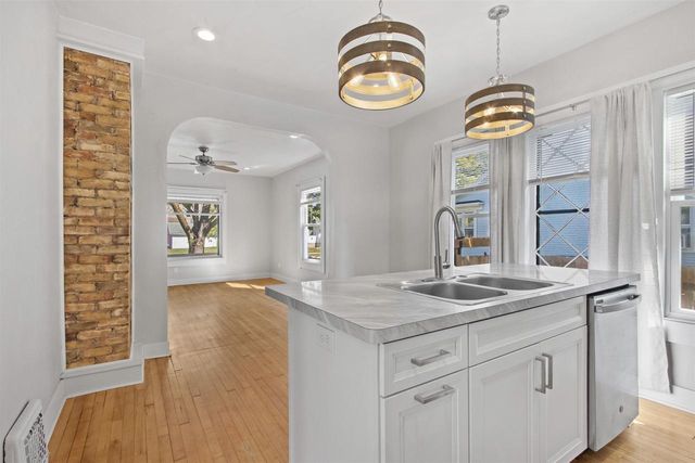 861 BOND STREET, Green Bay, WI 54303