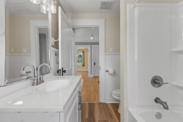 861 BOND STREET, Green Bay, WI 54303