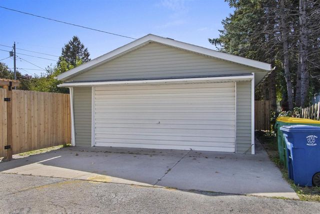 861 BOND STREET, Green Bay, WI 54303