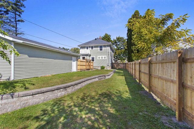 861 BOND STREET, Green Bay, WI 54303