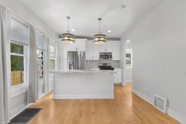 861 BOND STREET, Green Bay, WI 54303