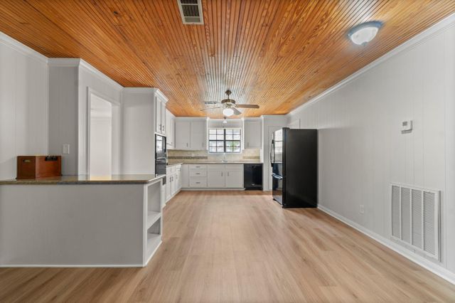 734 Hawkins, Livingston, TX 77351