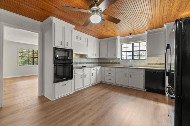 734 Hawkins, Livingston, TX 77351