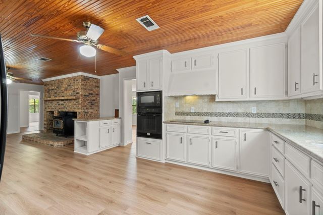 734 Hawkins, Livingston, TX 77351