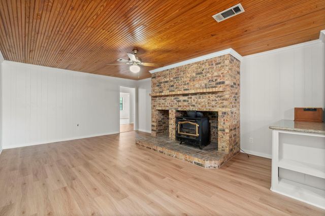 734 Hawkins, Livingston, TX 77351