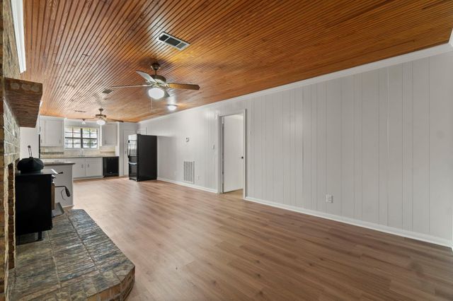 734 Hawkins, Livingston, TX 77351