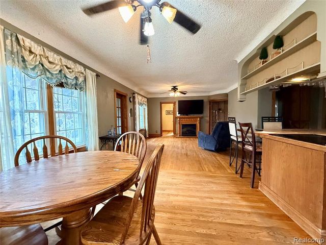 3194 S Vassar Road, Burton, MI 48519