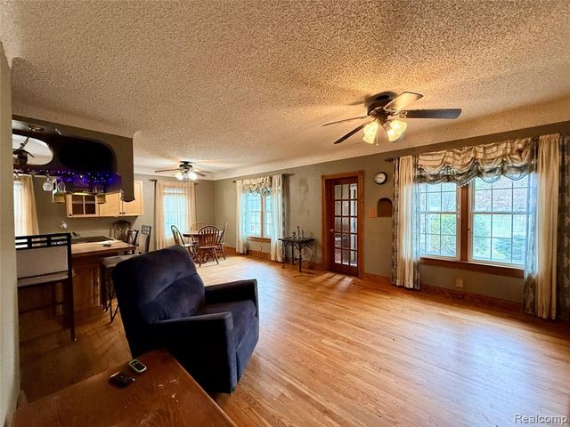 3194 S Vassar Road, Burton, MI 48519