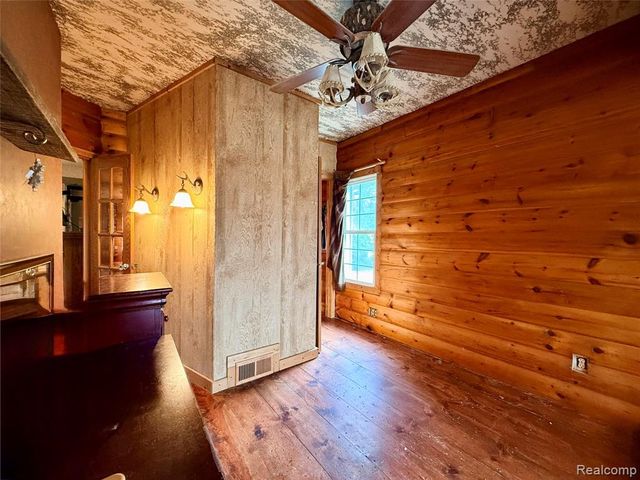 3194 S Vassar Road, Burton, MI 48519