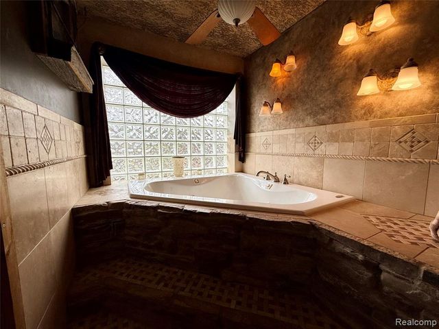 3194 S Vassar Road, Burton, MI 48519