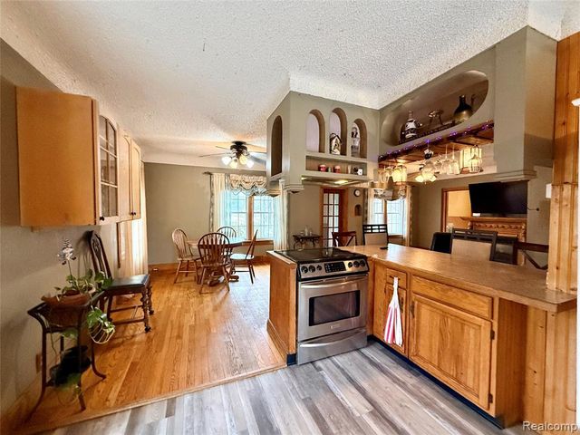 3194 S Vassar Road, Burton, MI 48519