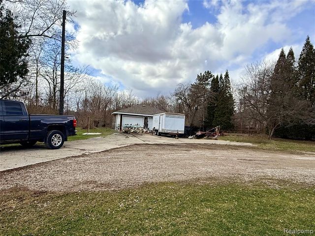 3194 S Vassar Road, Burton, MI 48519