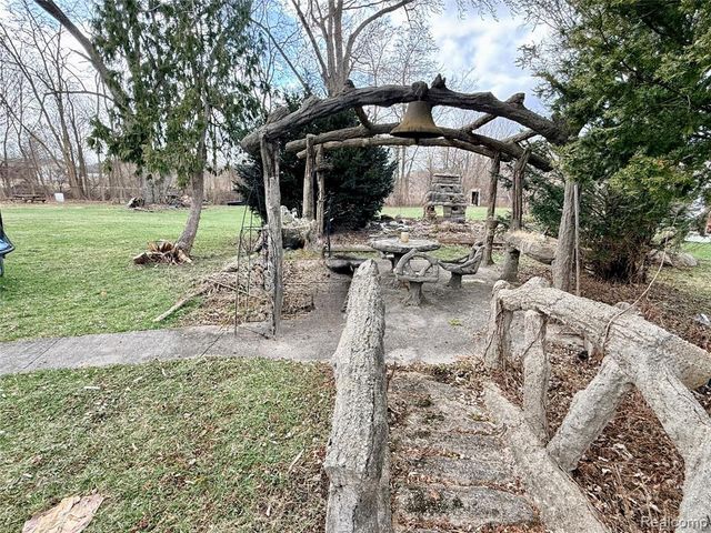 3194 S Vassar Road, Burton, MI 48519