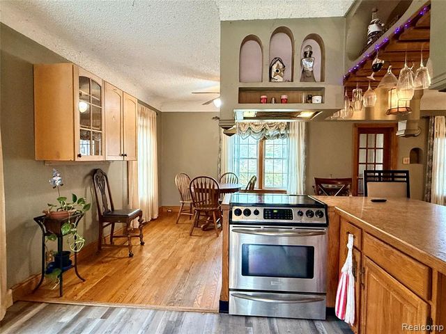 3194 S Vassar Road, Burton, MI 48519