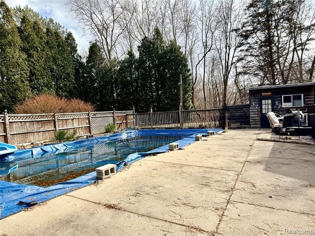 3194 S Vassar Road, Burton, MI 48519