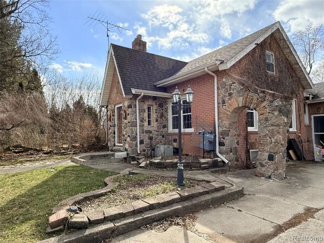 3194 S Vassar Road, Burton, MI 48519