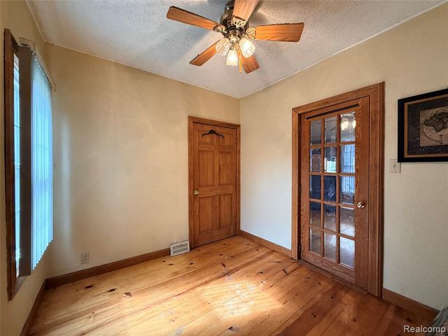 3194 S Vassar Road, Burton, MI 48519