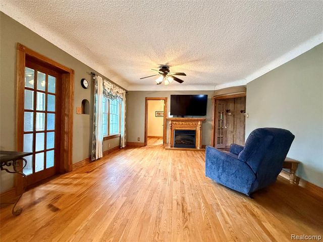 3194 S Vassar Road, Burton, MI 48519