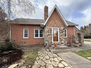 3194 S Vassar Road, Burton, MI 48519