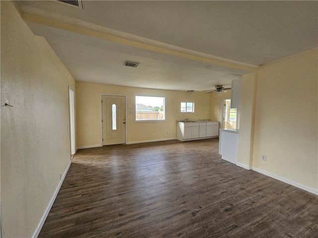 949 Stone St, Corpus Christi, TX 78418