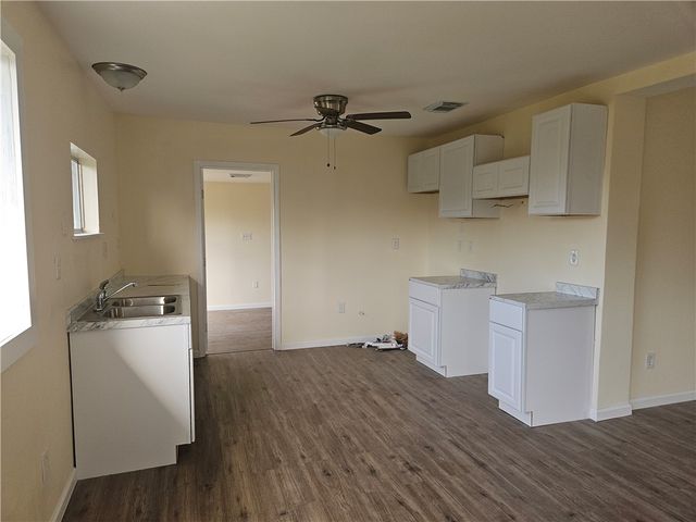 949 Stone St, Corpus Christi, TX 78418