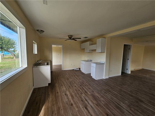 949 Stone St, Corpus Christi, TX 78418