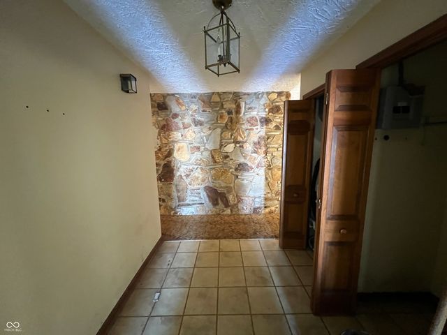 299 E 360 N, Anderson, IN 46012