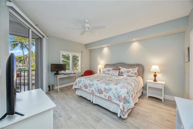 7686 Pebble Creek CIR # 102, Naples, FL 34108