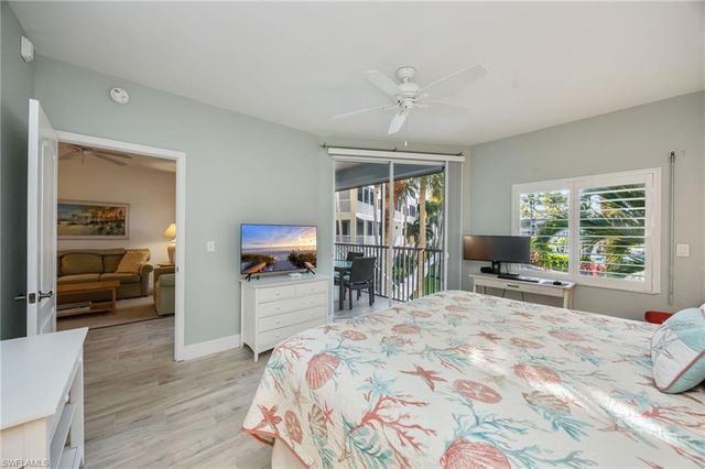 7686 Pebble Creek CIR # 102, Naples, FL 34108