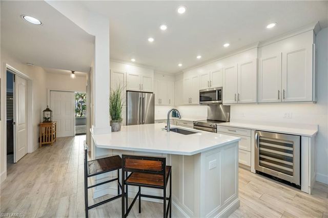 7686 Pebble Creek CIR # 102, Naples, FL 34108