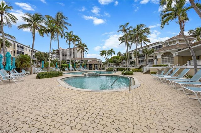 7686 Pebble Creek CIR # 102, Naples, FL 34108