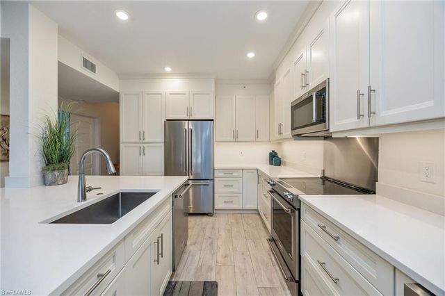 7686 Pebble Creek CIR # 102, Naples, FL 34108