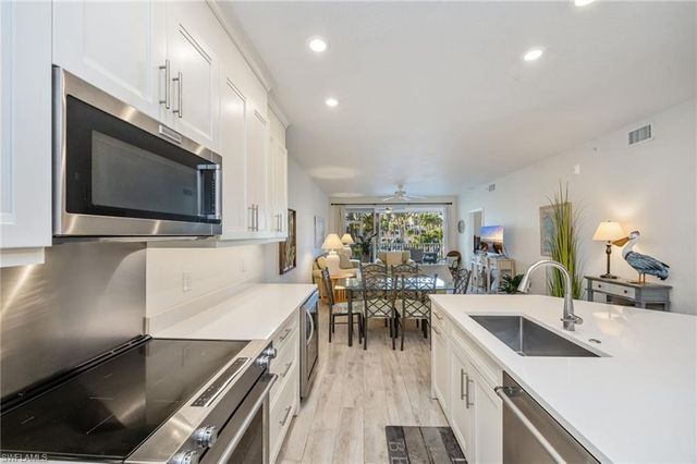 7686 Pebble Creek CIR # 102, Naples, FL 34108