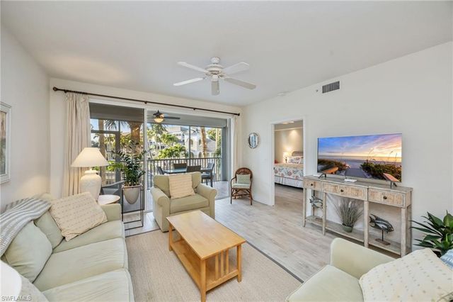 7686 Pebble Creek CIR # 102, Naples, FL 34108