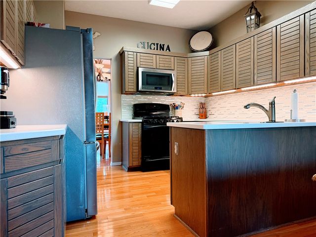 64 Wood Run Commons, Greece, NY 14612