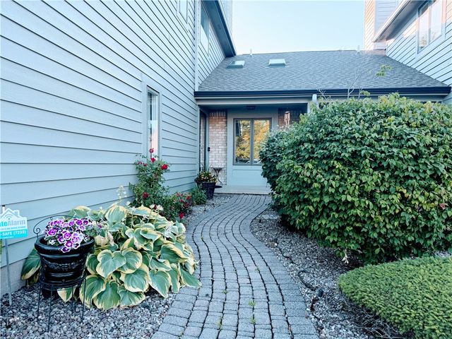 64 Wood Run Commons, Greece, NY 14612