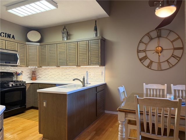 64 Wood Run Commons, Greece, NY 14612
