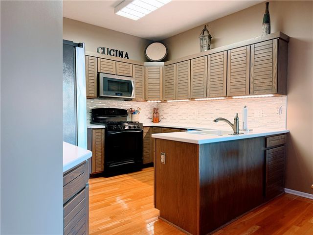 64 Wood Run Commons, Greece, NY 14612