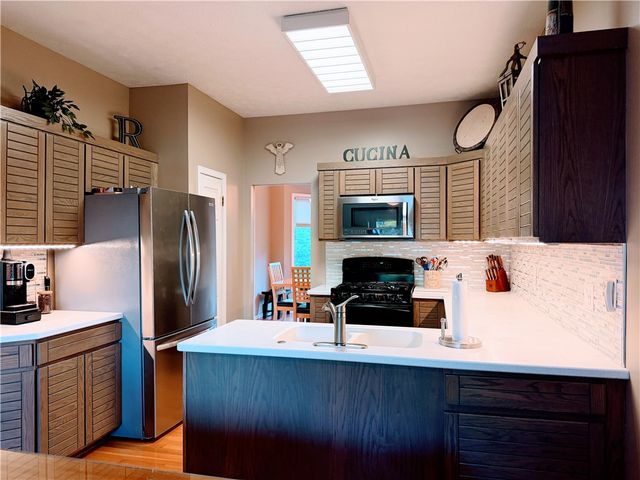 64 Wood Run Commons, Greece, NY 14612