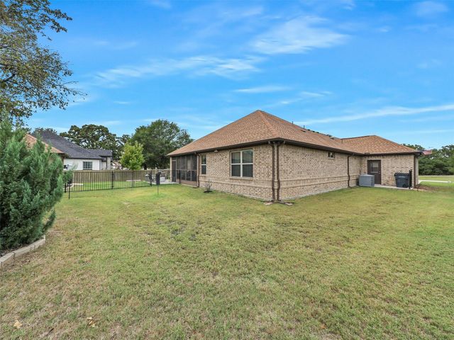 2749 Waters Edge, Quinlan, TX 75474