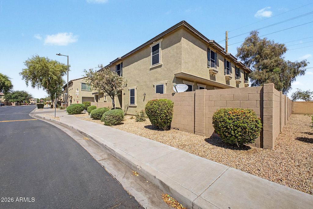 Image 2 of property listing at 1519 N 80th Drive, Phoenix, AZ 85043