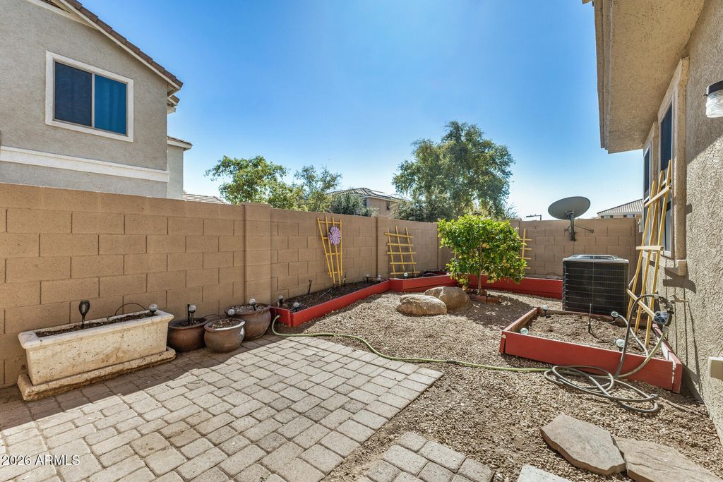 Image 34 of property listing at 1519 N 80th Drive, Phoenix, AZ 85043