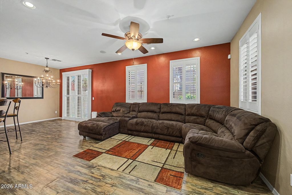 Image 4 of property listing at 1519 N 80th Drive, Phoenix, AZ 85043