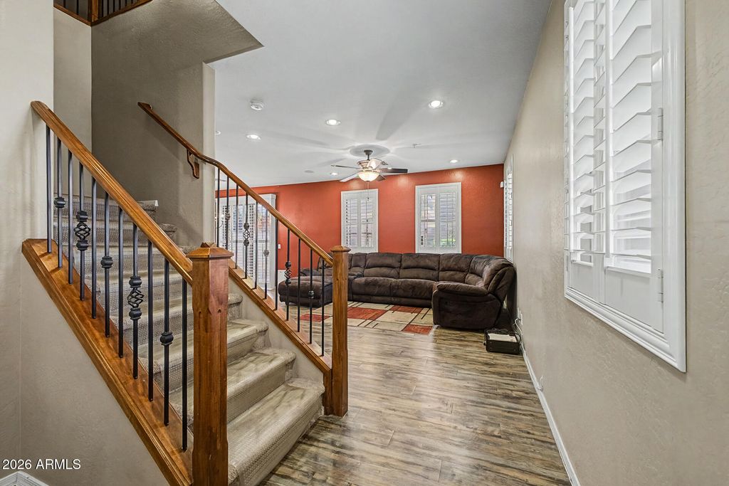 Image 5 of property listing at 1519 N 80th Drive, Phoenix, AZ 85043