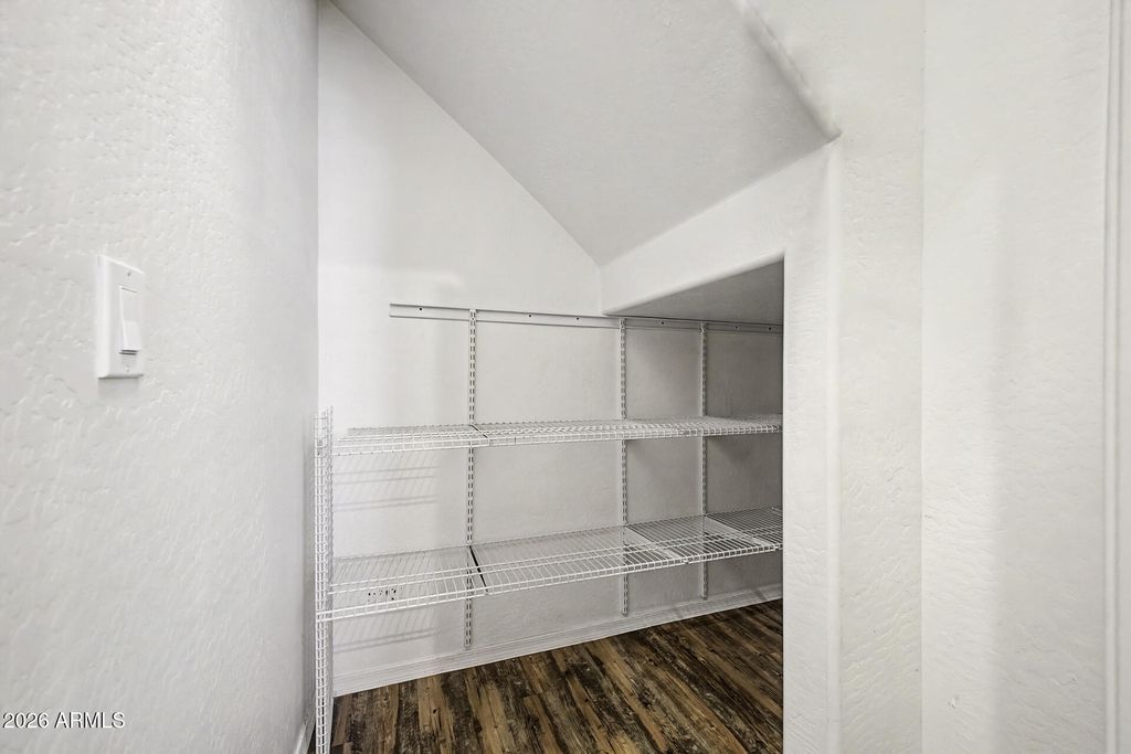 Image 7 of property listing at 1519 N 80th Drive, Phoenix, AZ 85043