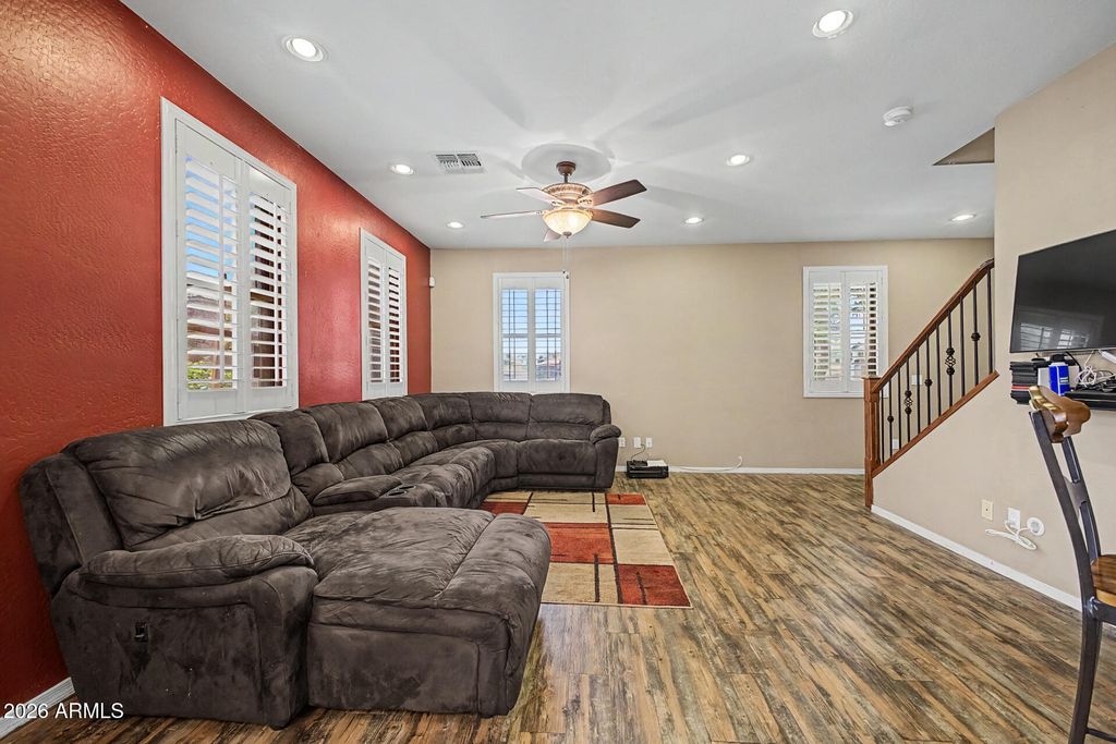 Image 8 of property listing at 1519 N 80th Drive, Phoenix, AZ 85043