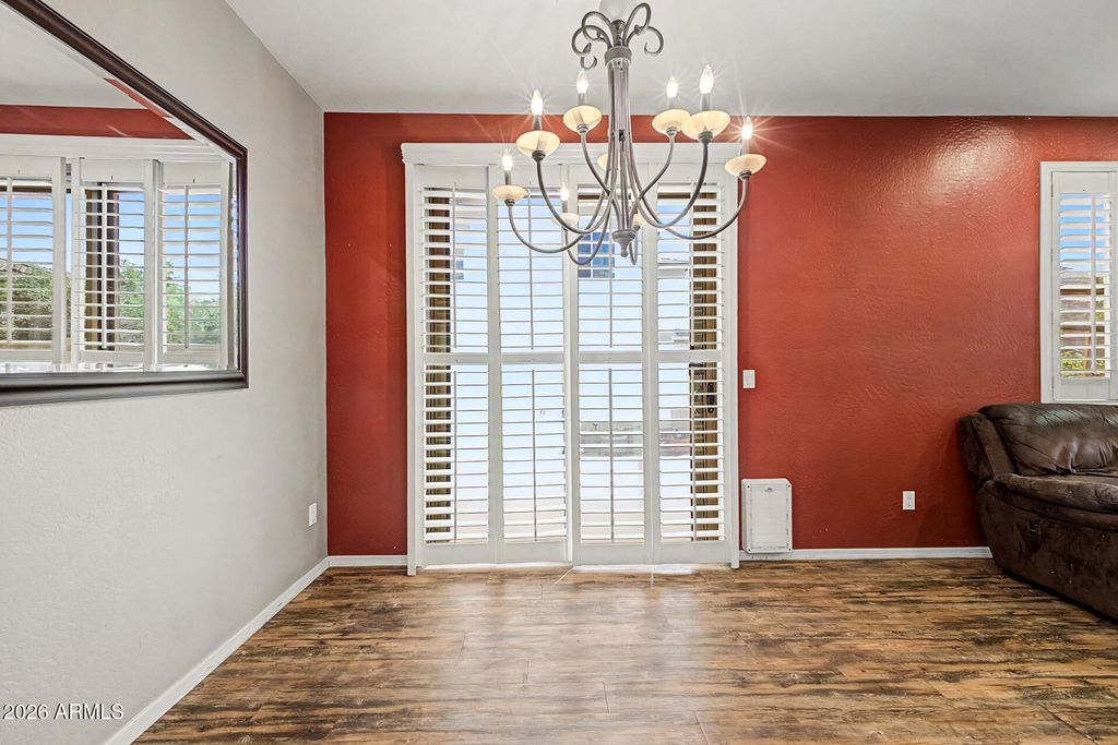 Image 9 of property listing at 1519 N 80th Drive, Phoenix, AZ 85043